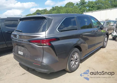 2021 Toyota Sienna Le z USA, uszkodzony, nr VIN 5TDKSKFC3MS036204